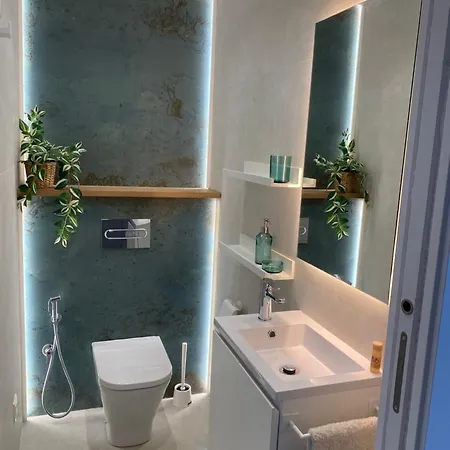 Playa Malagueta Vistas Frontal Al Mar Con 2 *